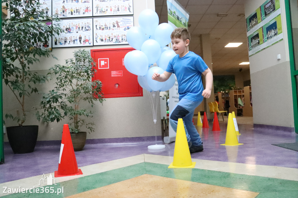 Fotorelacja: NIEBIESKIE IGRZYSKA w Przedszkolu Integracyjnym nr 3 w Zawierciu