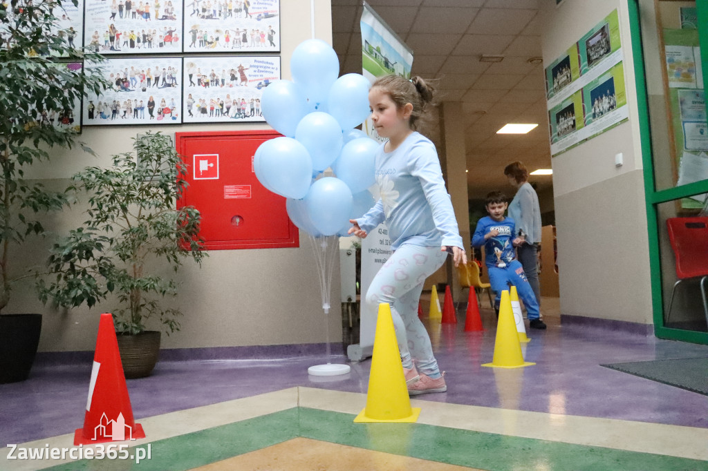 Fotorelacja: NIEBIESKIE IGRZYSKA w Przedszkolu Integracyjnym nr 3 w Zawierciu