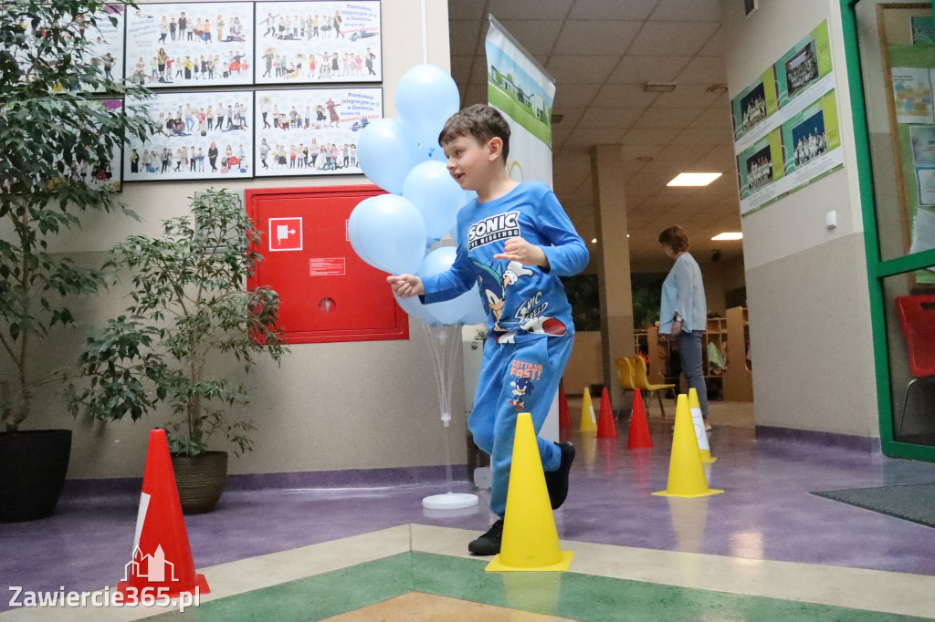 Fotorelacja: NIEBIESKIE IGRZYSKA w Przedszkolu Integracyjnym nr 3 w Zawierciu