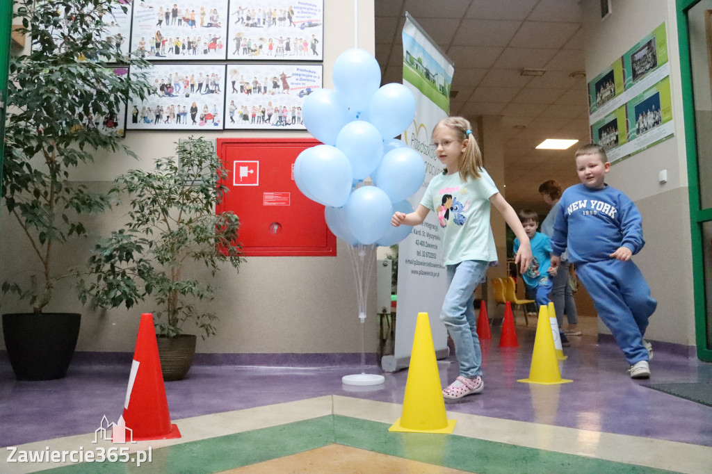 Fotorelacja: NIEBIESKIE IGRZYSKA w Przedszkolu Integracyjnym nr 3 w Zawierciu
