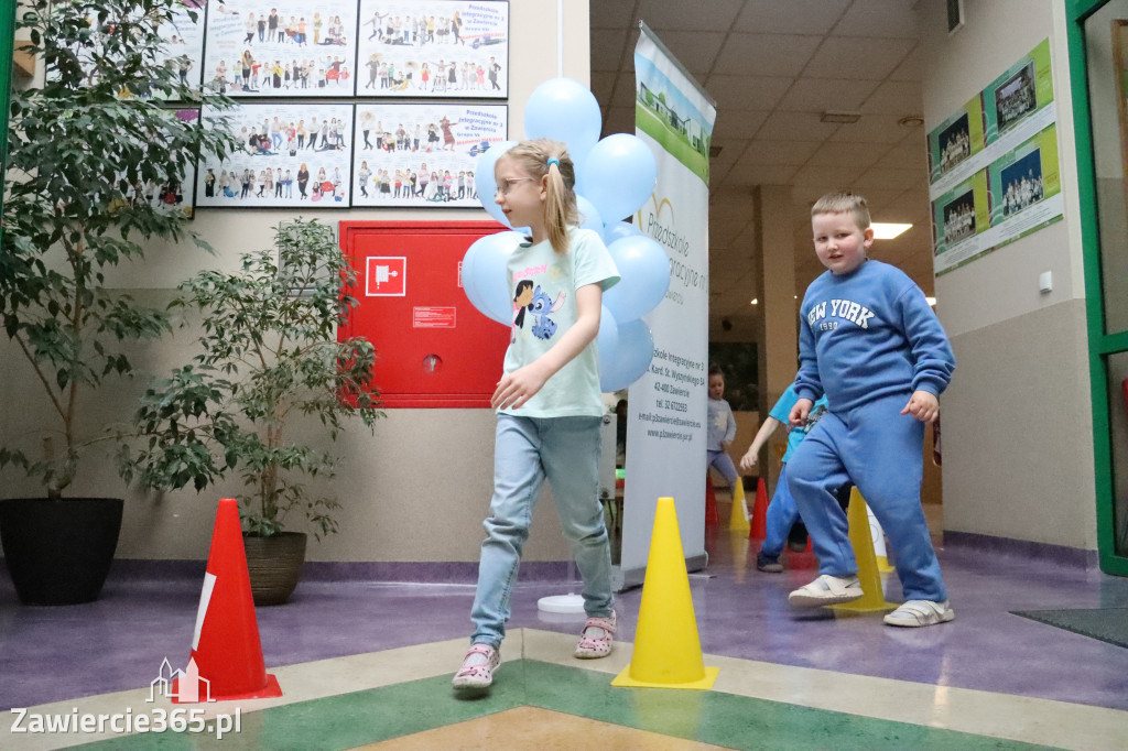 Fotorelacja: NIEBIESKIE IGRZYSKA w Przedszkolu Integracyjnym nr 3 w Zawierciu