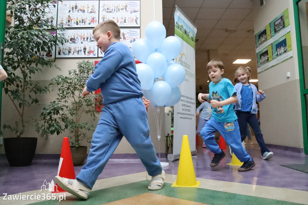 Fotorelacja: NIEBIESKIE IGRZYSKA w Przedszkolu Integracyjnym nr 3 w Zawierciu