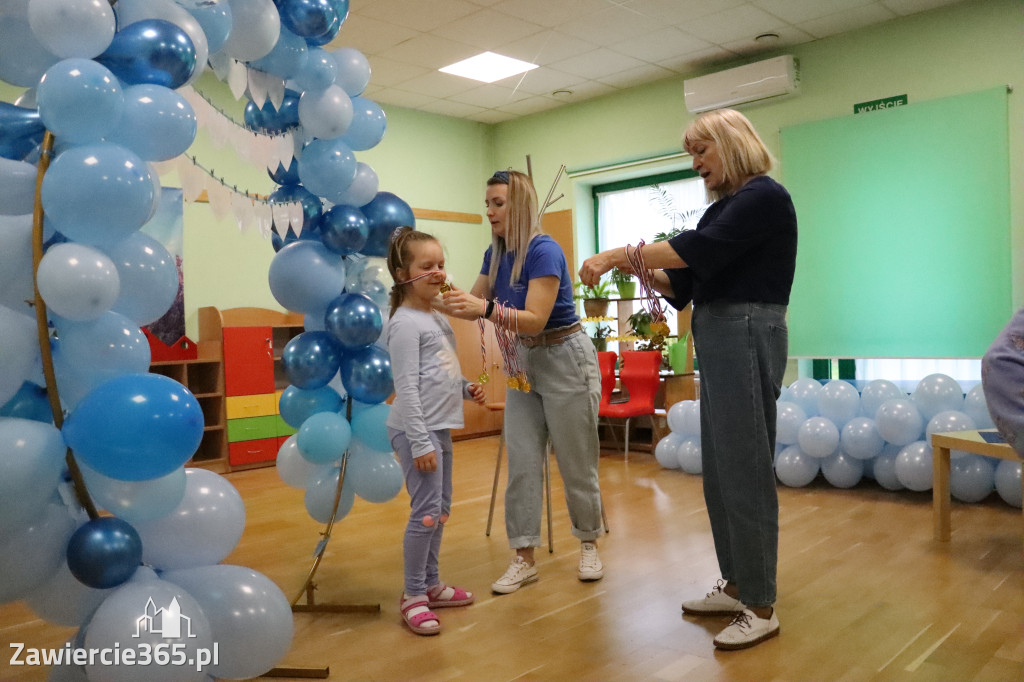 Fotorelacja: NIEBIESKIE IGRZYSKA w Przedszkolu Integracyjnym nr 3 w Zawierciu