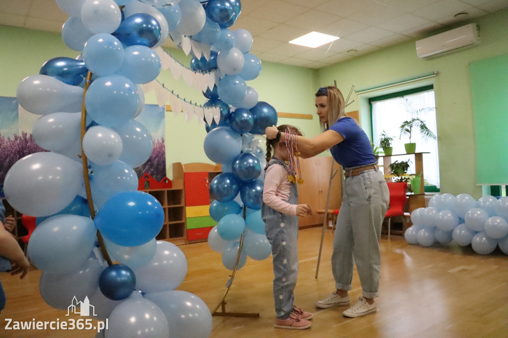Fotorelacja: NIEBIESKIE IGRZYSKA w Przedszkolu Integracyjnym nr 3 w Zawierciu