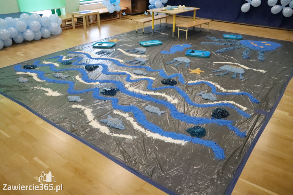 Fotorelacja: SENSOPLASTYKA NA NIEBIESKO w Przedszkolu Integracyjnym nr 3 w Zawierciu