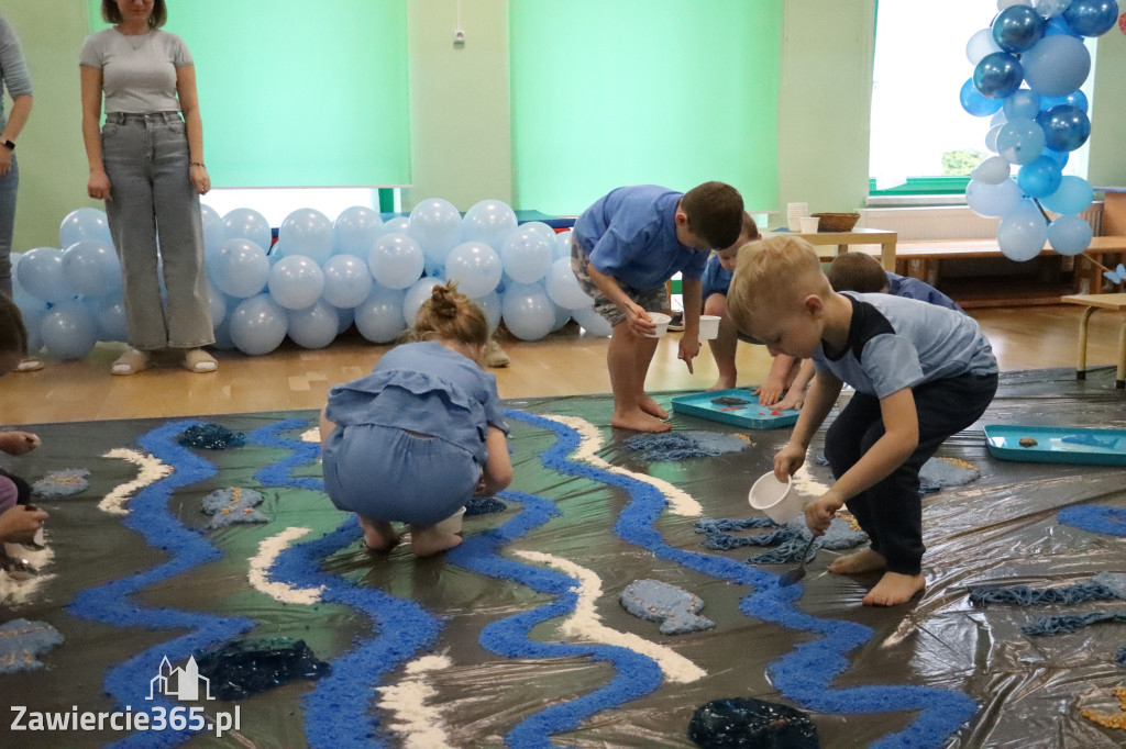 Fotorelacja: SENSOPLASTYKA NA NIEBIESKO w Przedszkolu Integracyjnym nr 3 w Zawierciu
