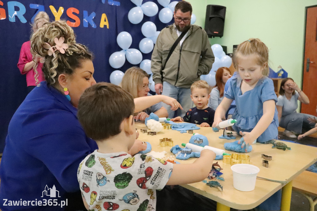 Fotorelacja: SENSOPLASTYKA NA NIEBIESKO w Przedszkolu Integracyjnym nr 3 w Zawierciu