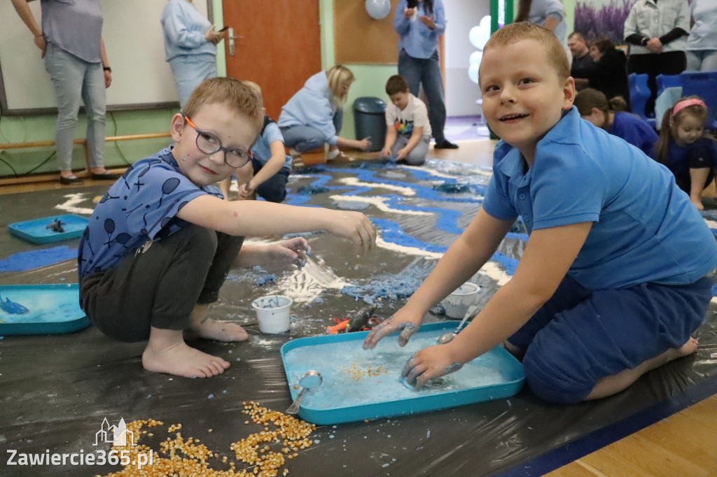 Fotorelacja: SENSOPLASTYKA NA NIEBIESKO w Przedszkolu Integracyjnym nr 3 w Zawierciu