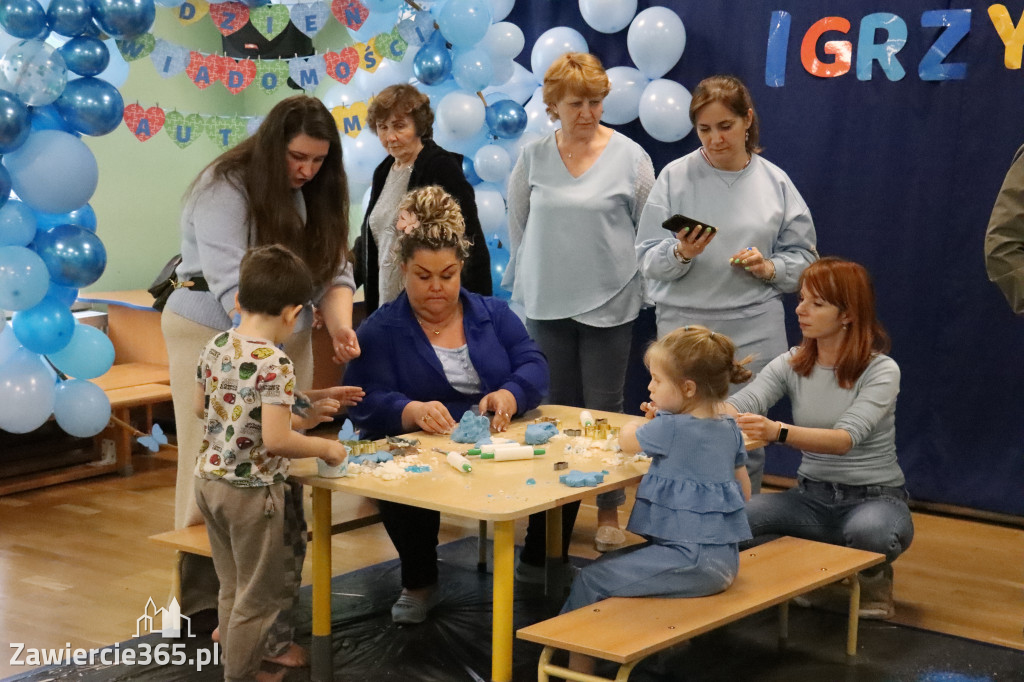 Fotorelacja: SENSOPLASTYKA NA NIEBIESKO w Przedszkolu Integracyjnym nr 3 w Zawierciu