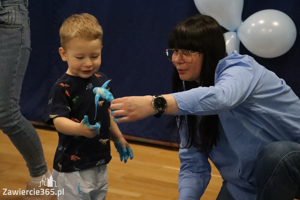Fotorelacja: SENSOPLASTYKA NA NIEBIESKO w Przedszkolu Integracyjnym nr 3 w Zawierciu