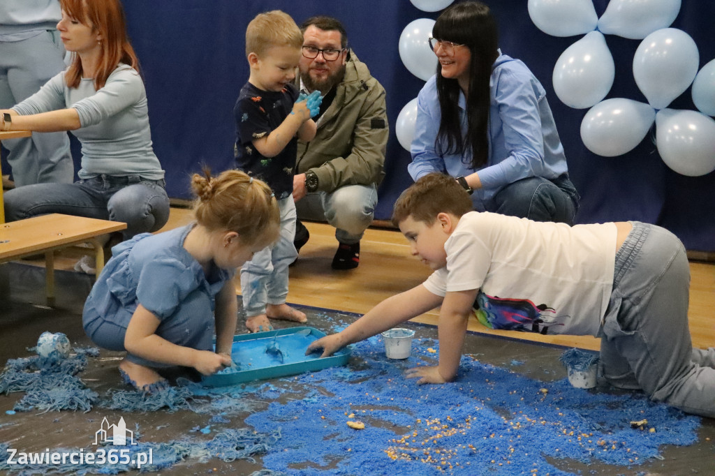 Fotorelacja: SENSOPLASTYKA NA NIEBIESKO w Przedszkolu Integracyjnym nr 3 w Zawierciu
