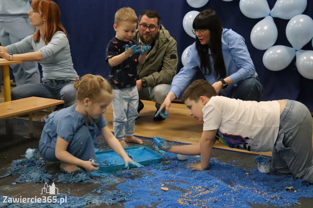 Fotorelacja: SENSOPLASTYKA NA NIEBIESKO w Przedszkolu Integracyjnym nr 3 w Zawierciu
