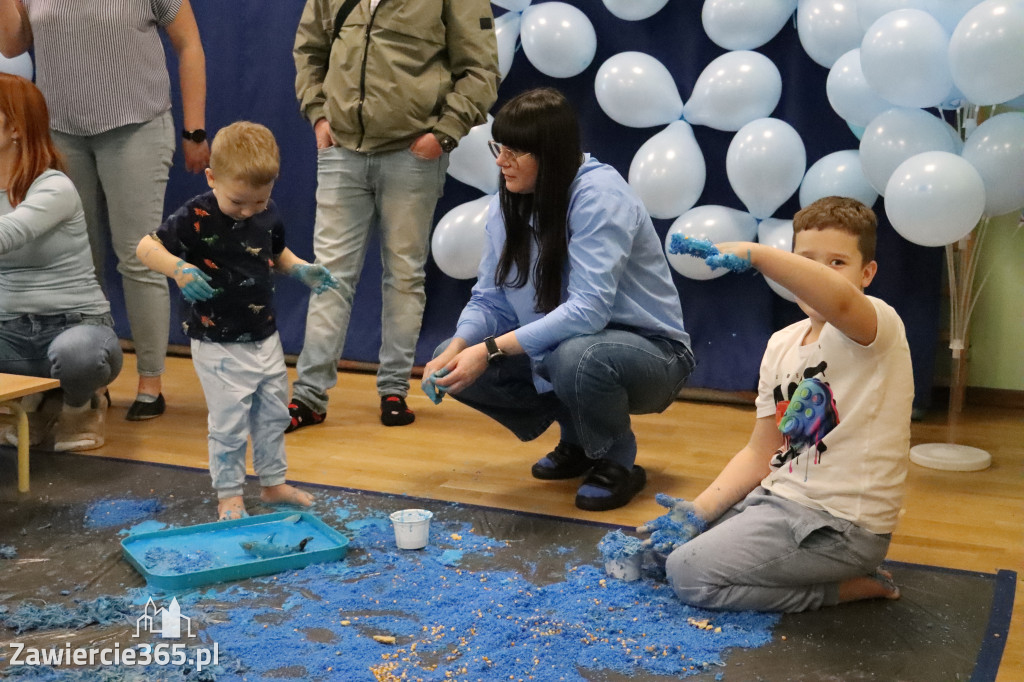 Fotorelacja: SENSOPLASTYKA NA NIEBIESKO w Przedszkolu Integracyjnym nr 3 w Zawierciu