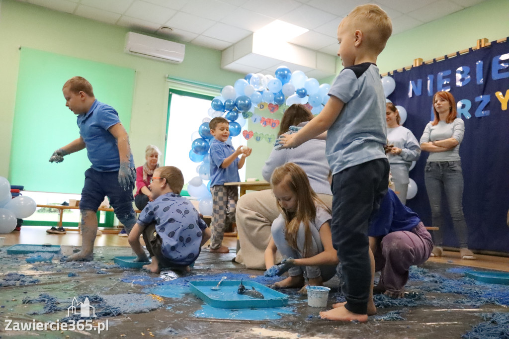 Fotorelacja: SENSOPLASTYKA NA NIEBIESKO w Przedszkolu Integracyjnym nr 3 w Zawierciu