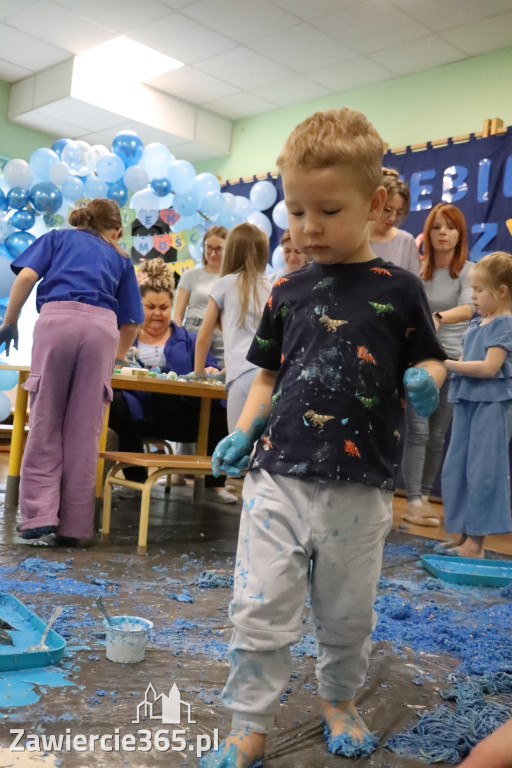 Fotorelacja: SENSOPLASTYKA NA NIEBIESKO w Przedszkolu Integracyjnym nr 3 w Zawierciu