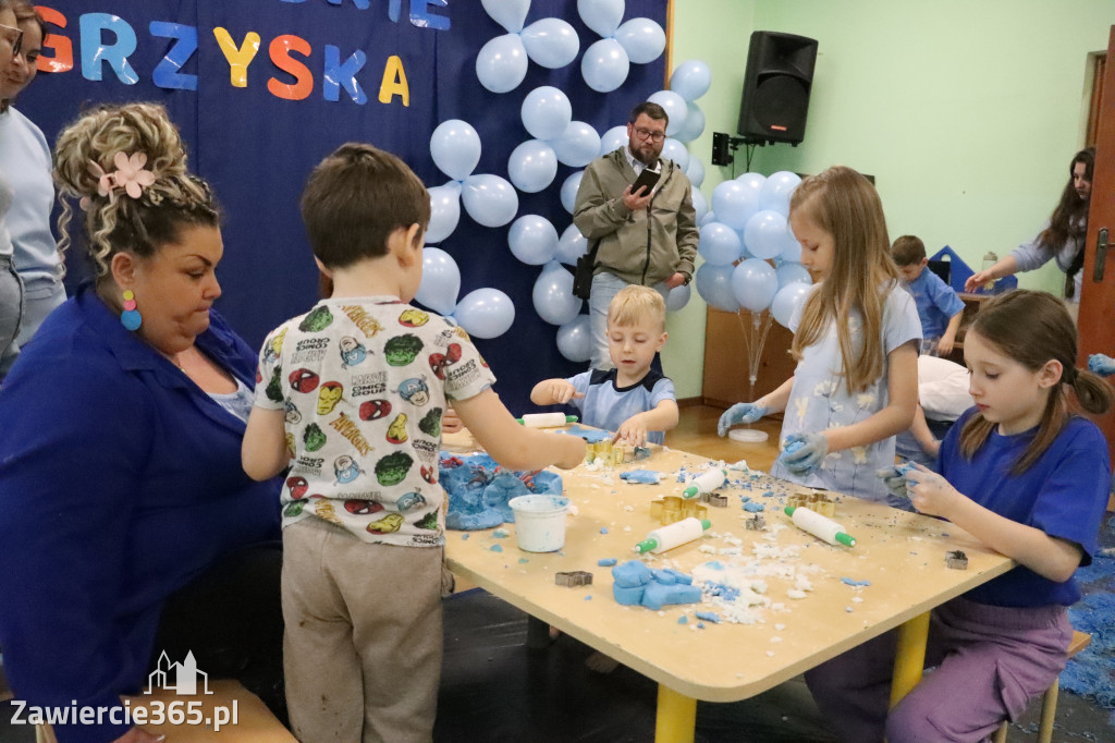 Fotorelacja: SENSOPLASTYKA NA NIEBIESKO w Przedszkolu Integracyjnym nr 3 w Zawierciu