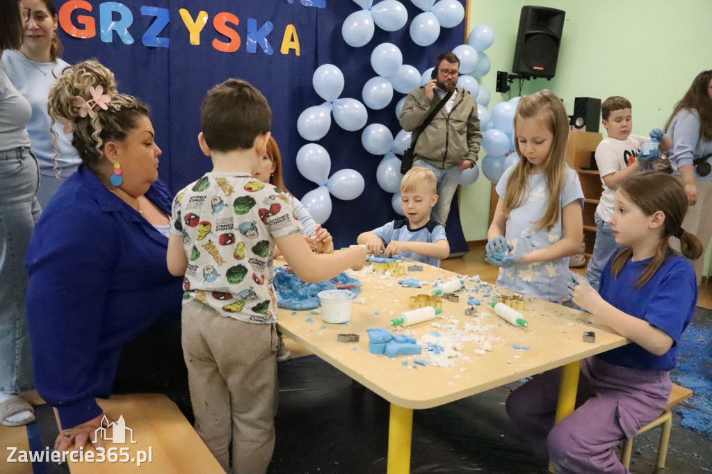 Fotorelacja: SENSOPLASTYKA NA NIEBIESKO w Przedszkolu Integracyjnym nr 3 w Zawierciu