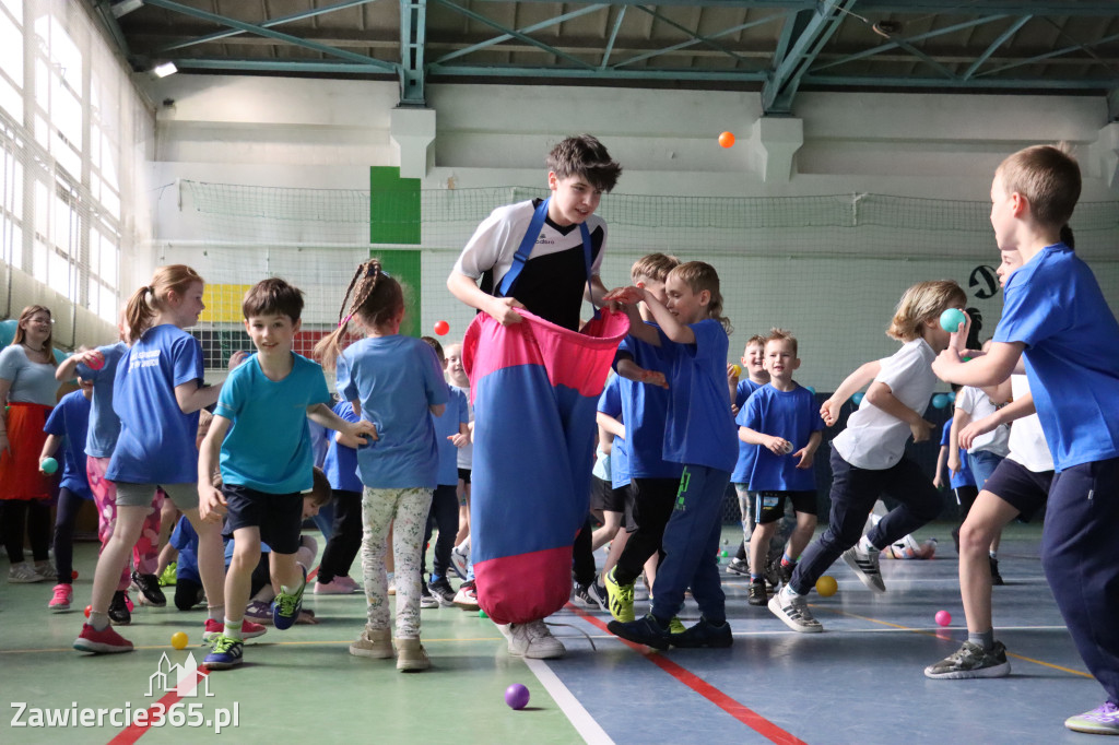 Fotorelacja I: Niebieskie Igrzyska zorganizowane przez SP4 w Zawierciu