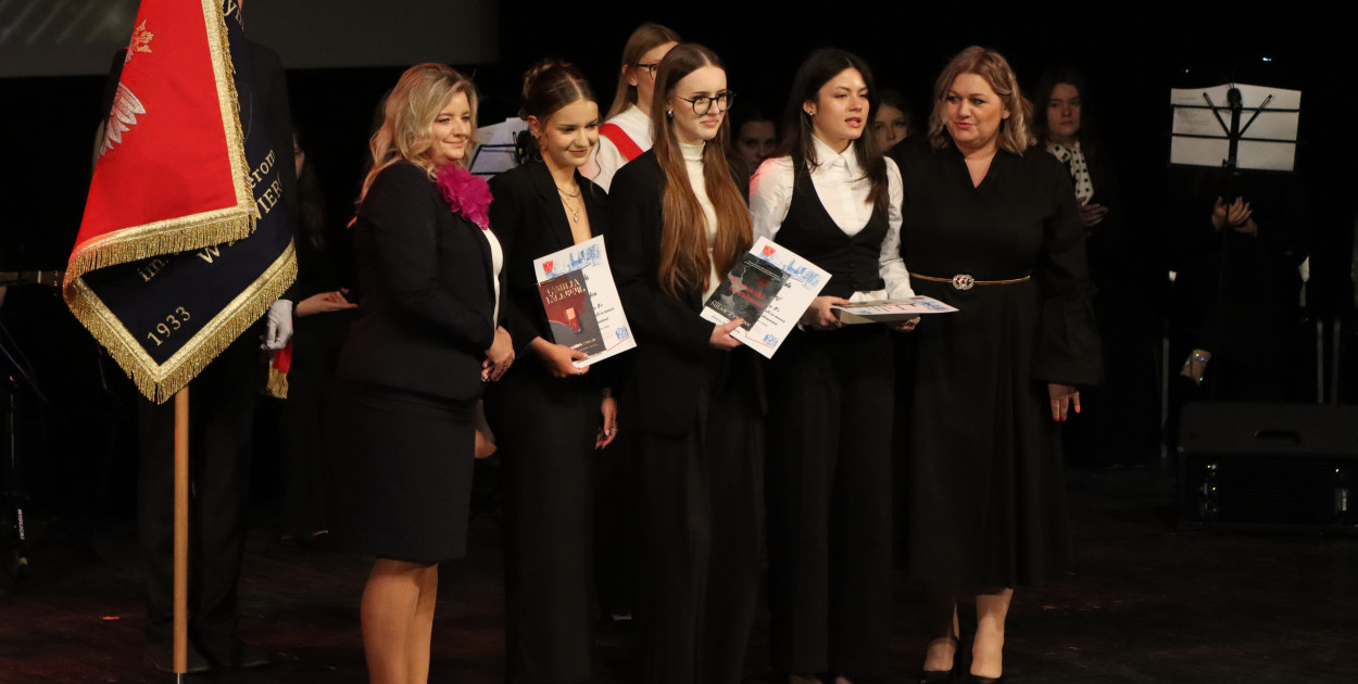 Fotorelacja I: Zakończenie roku szkolnego klas maturalnych I LO w Zawierciu
