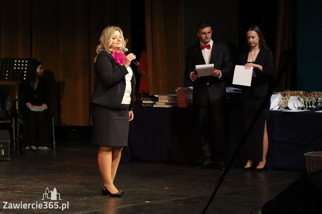 Fotorelacja I: Zakończenie roku szkolnego klas maturalnych I LO w Zawierciu