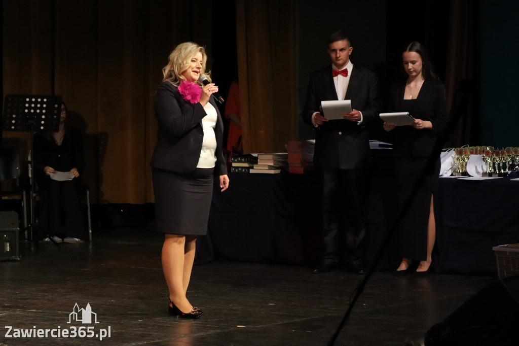 Fotorelacja I: Zakończenie roku szkolnego klas maturalnych I LO w Zawierciu