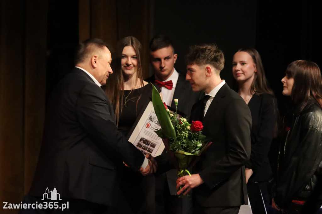 Fotorelacja I: Zakończenie roku szkolnego klas maturalnych I LO w Zawierciu