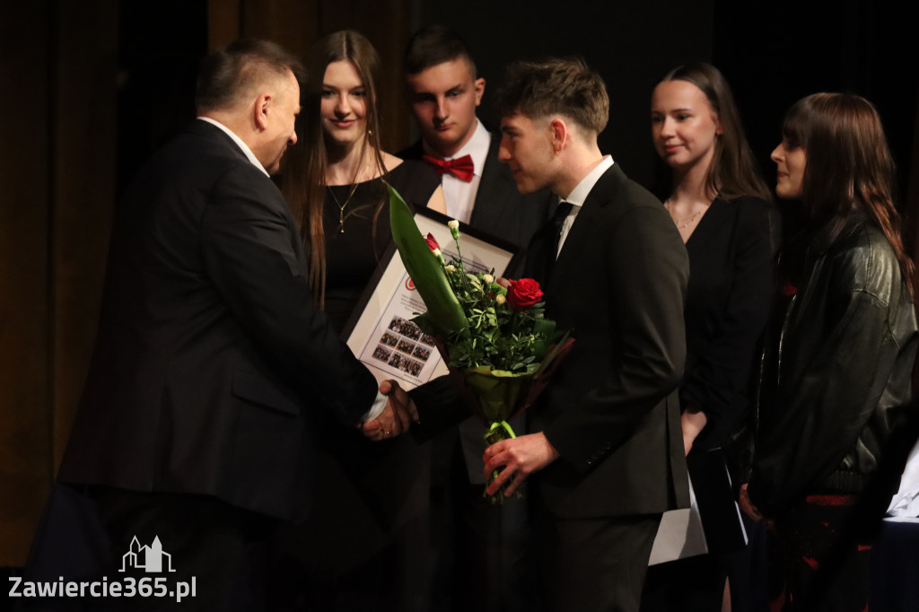 Fotorelacja I: Zakończenie roku szkolnego klas maturalnych I LO w Zawierciu