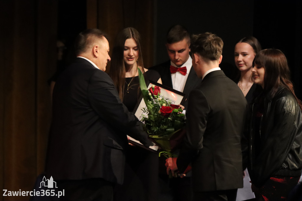 Fotorelacja I: Zakończenie roku szkolnego klas maturalnych I LO w Zawierciu