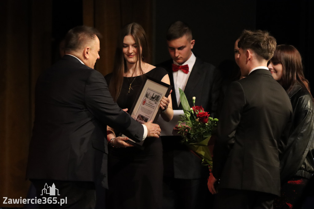 Fotorelacja I: Zakończenie roku szkolnego klas maturalnych I LO w Zawierciu