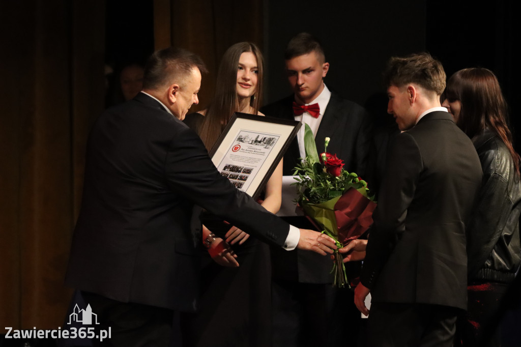 Fotorelacja I: Zakończenie roku szkolnego klas maturalnych I LO w Zawierciu