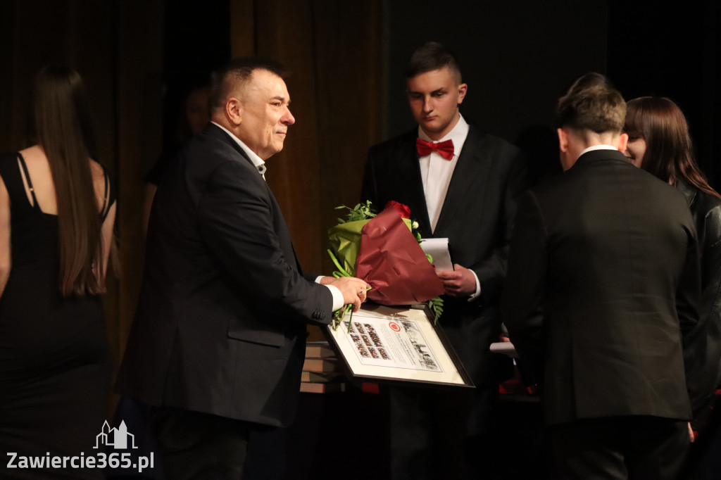 Fotorelacja I: Zakończenie roku szkolnego klas maturalnych I LO w Zawierciu