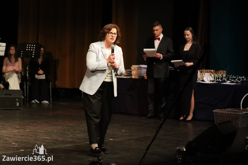 Fotorelacja I: Zakończenie roku szkolnego klas maturalnych I LO w Zawierciu