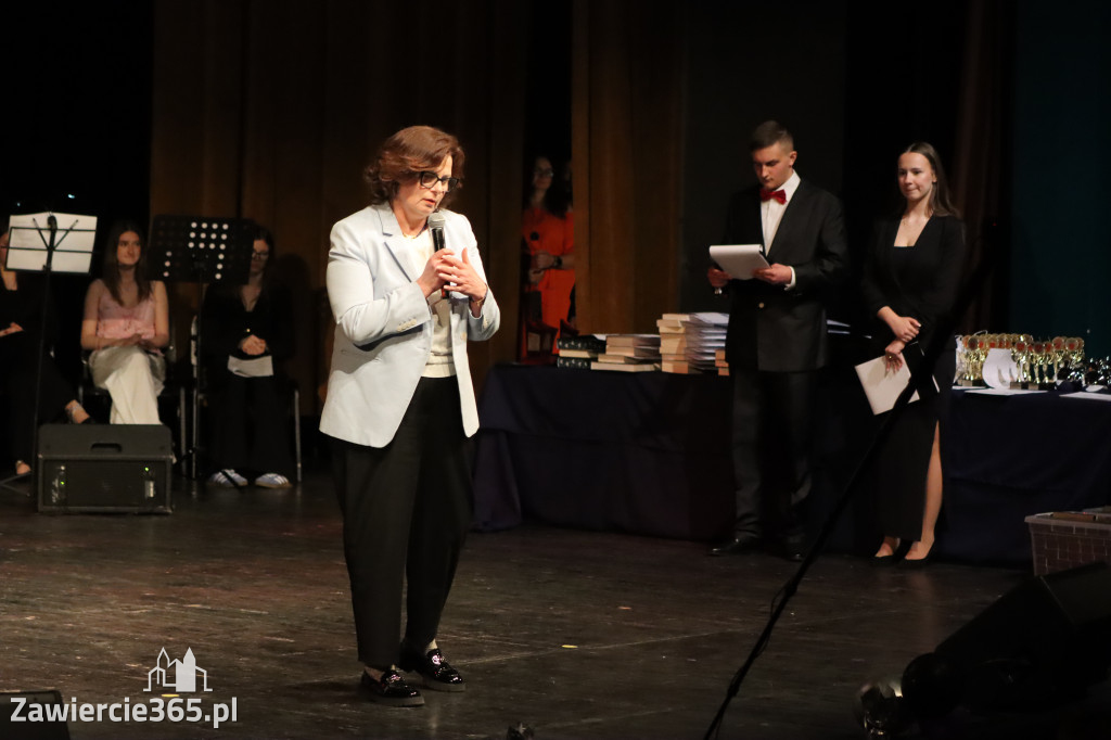 Fotorelacja I: Zakończenie roku szkolnego klas maturalnych I LO w Zawierciu