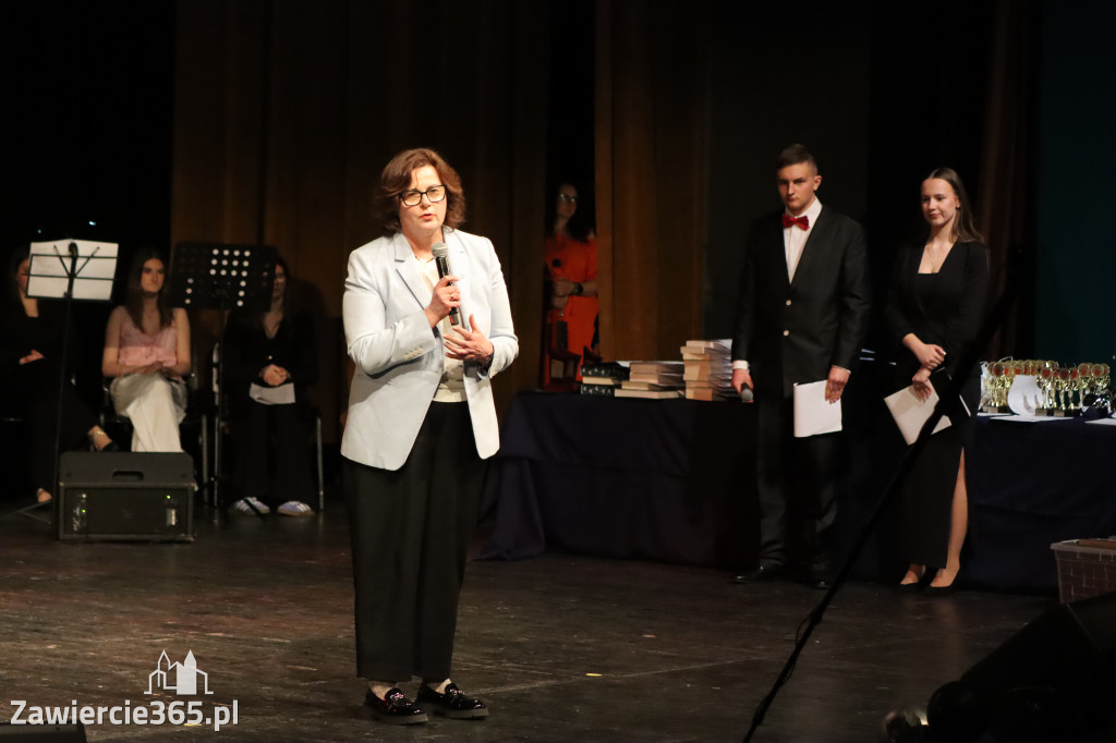 Fotorelacja I: Zakończenie roku szkolnego klas maturalnych I LO w Zawierciu