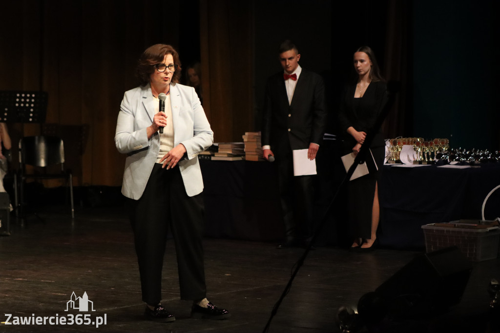 Fotorelacja I: Zakończenie roku szkolnego klas maturalnych I LO w Zawierciu