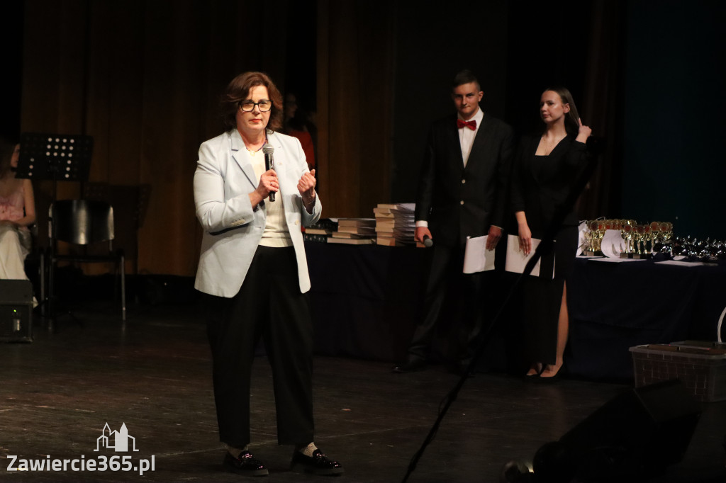 Fotorelacja I: Zakończenie roku szkolnego klas maturalnych I LO w Zawierciu