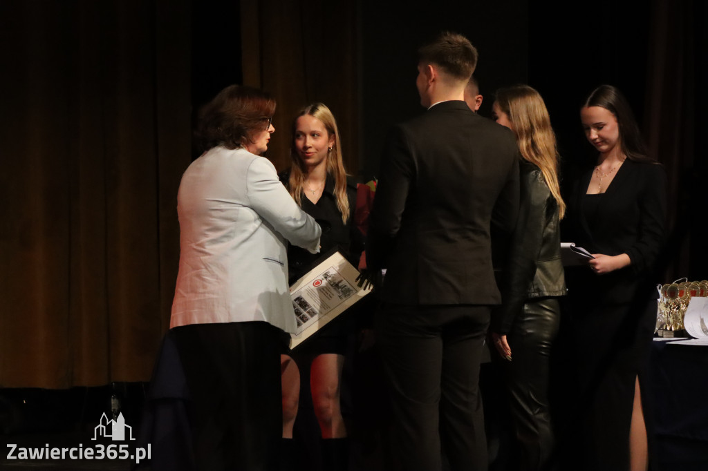Fotorelacja I: Zakończenie roku szkolnego klas maturalnych I LO w Zawierciu