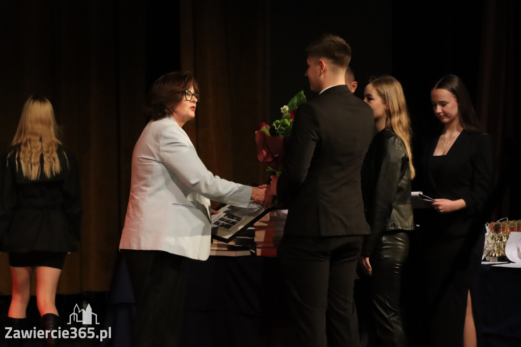 Fotorelacja I: Zakończenie roku szkolnego klas maturalnych I LO w Zawierciu