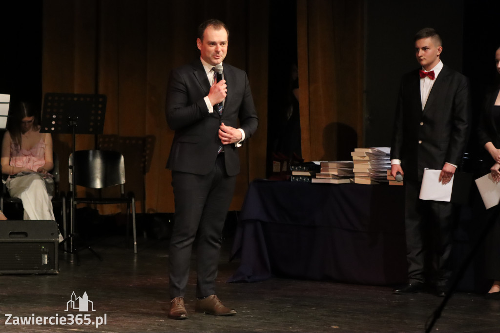 Fotorelacja I: Zakończenie roku szkolnego klas maturalnych I LO w Zawierciu