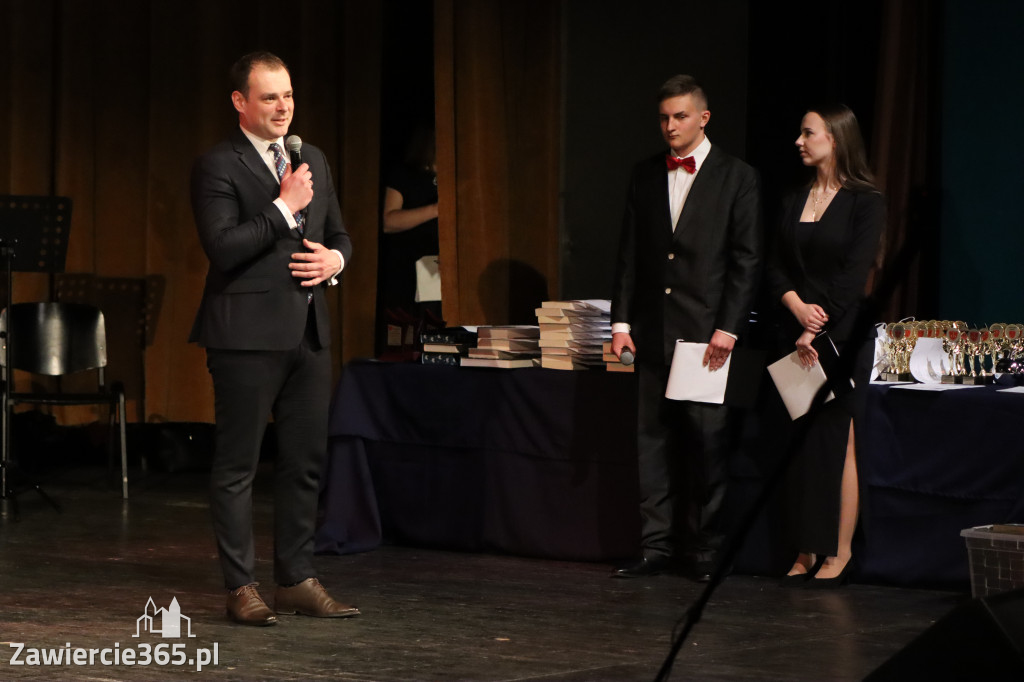 Fotorelacja I: Zakończenie roku szkolnego klas maturalnych I LO w Zawierciu