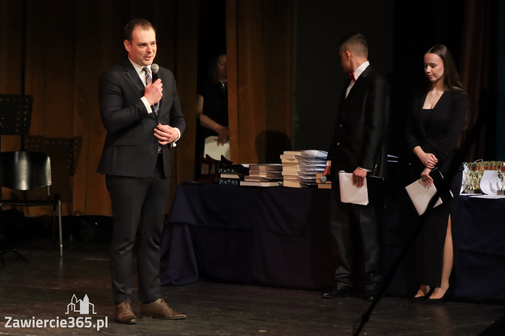 Fotorelacja I: Zakończenie roku szkolnego klas maturalnych I LO w Zawierciu