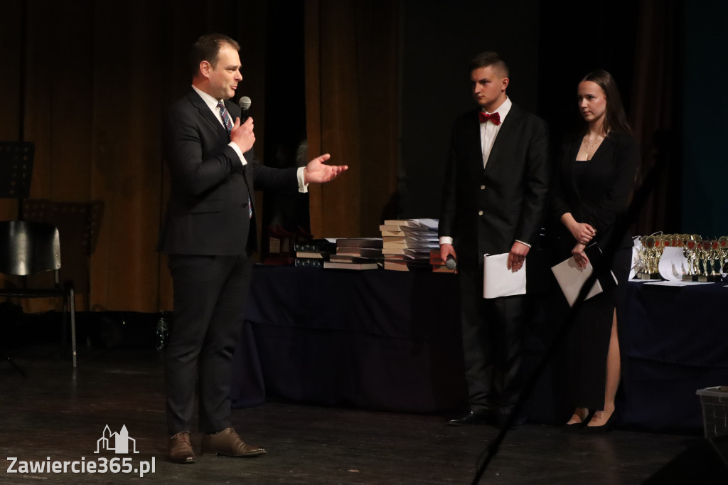 Fotorelacja I: Zakończenie roku szkolnego klas maturalnych I LO w Zawierciu