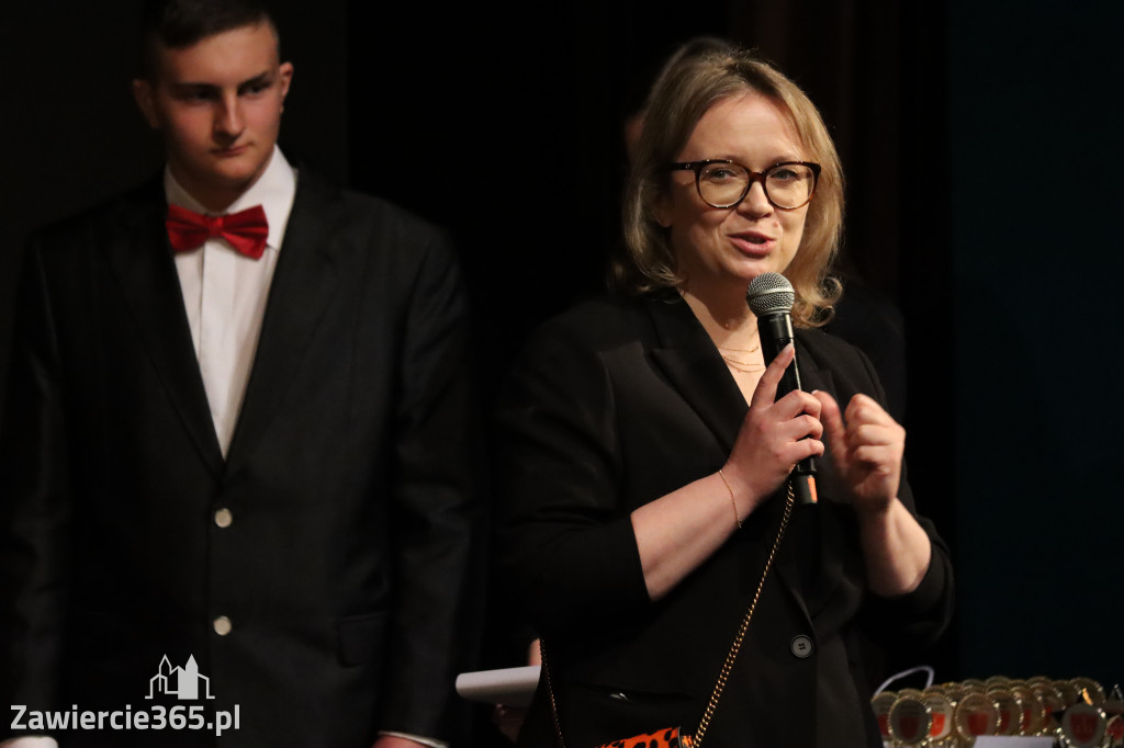 Fotorelacja I: Zakończenie roku szkolnego klas maturalnych I LO w Zawierciu