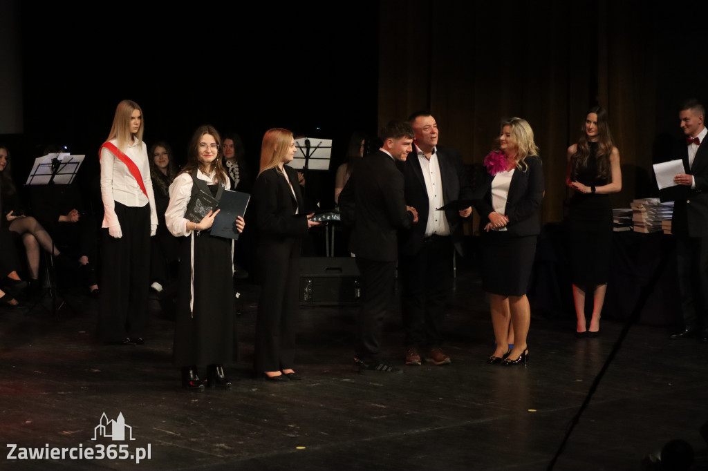 Fotorelacja I: Zakończenie roku szkolnego klas maturalnych I LO w Zawierciu