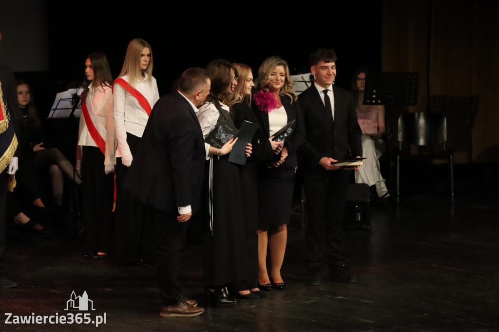 Fotorelacja I: Zakończenie roku szkolnego klas maturalnych I LO w Zawierciu