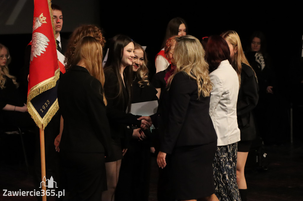 Fotorelacja I: Zakończenie roku szkolnego klas maturalnych I LO w Zawierciu