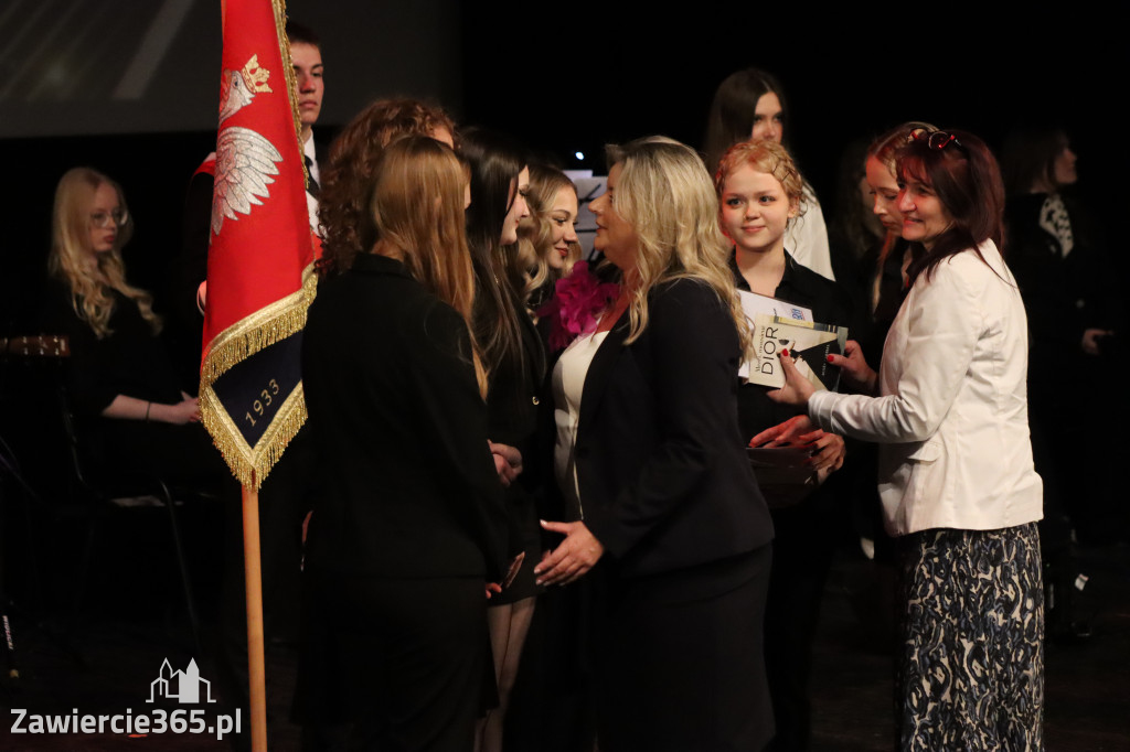 Fotorelacja I: Zakończenie roku szkolnego klas maturalnych I LO w Zawierciu