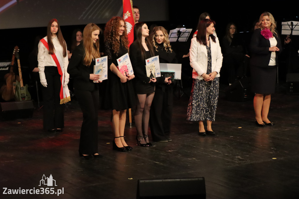 Fotorelacja I: Zakończenie roku szkolnego klas maturalnych I LO w Zawierciu