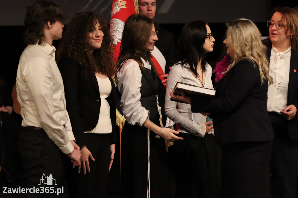 Fotorelacja I: Zakończenie roku szkolnego klas maturalnych I LO w Zawierciu