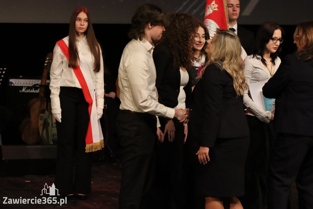 Fotorelacja I: Zakończenie roku szkolnego klas maturalnych I LO w Zawierciu